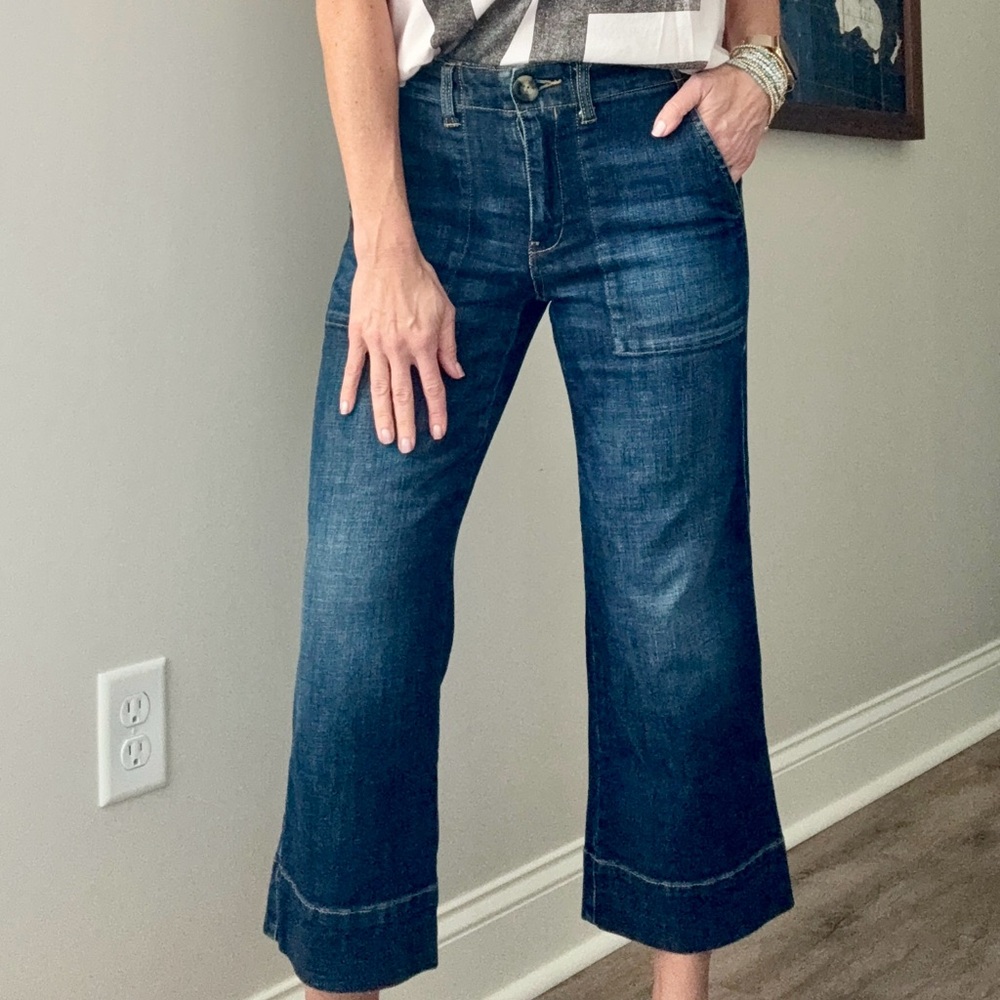 Cabi size 2 dark crop kick flare pocket jeans. Super cute! (Fits sz 4-6)